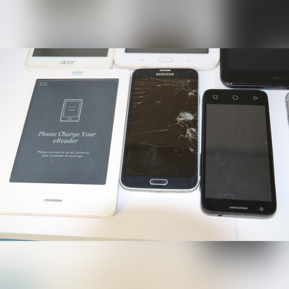 Assorted Tablets and Smartphones Untested. - Picture 5 of 9